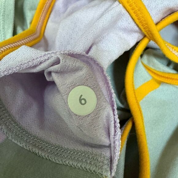 Lululemon Silver Spoon Pop Stripe Heathered Light Gray No Limits Tank Top Size 6 - Picture 6 of 6